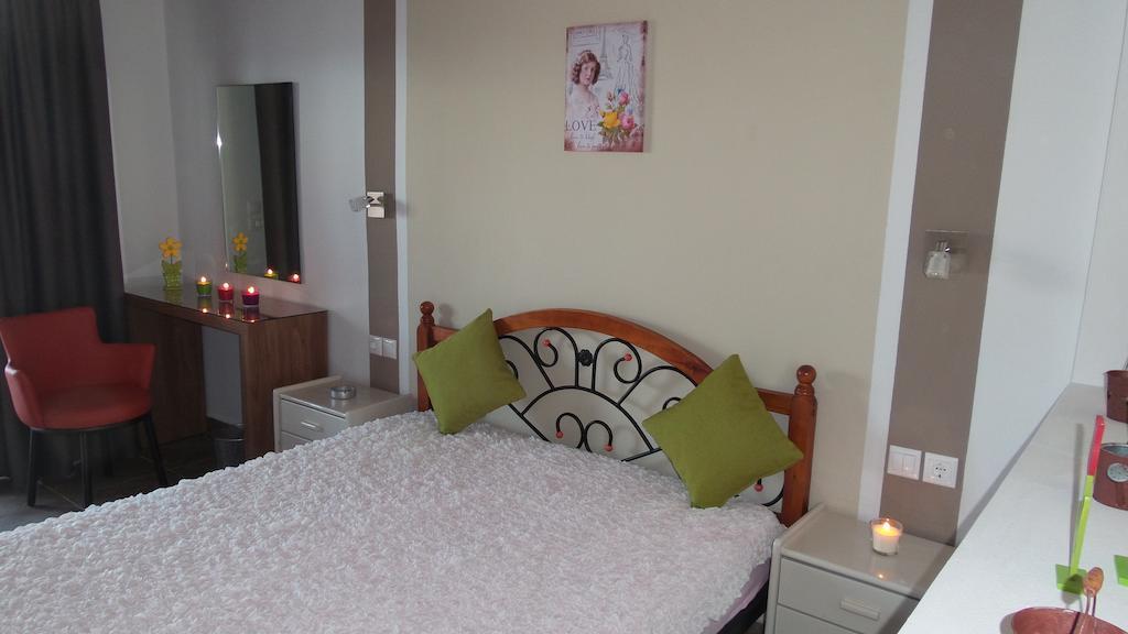 Hotel House Roula Neos Marmaras Habitación foto